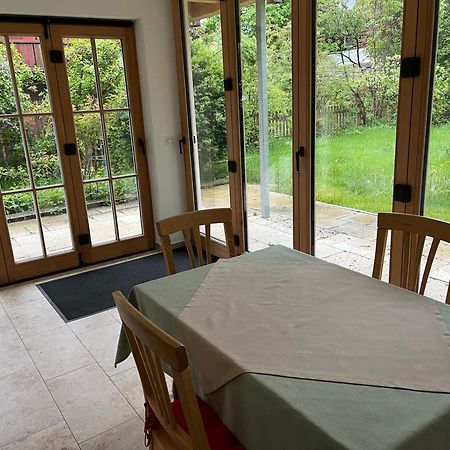 Barrierefreie 3-Zi.-Ferienwohnung Mit Gartenzugang In Ruhiger, Zentrumsnaher Lage オーバーアマーガウ エクステリア 写真
